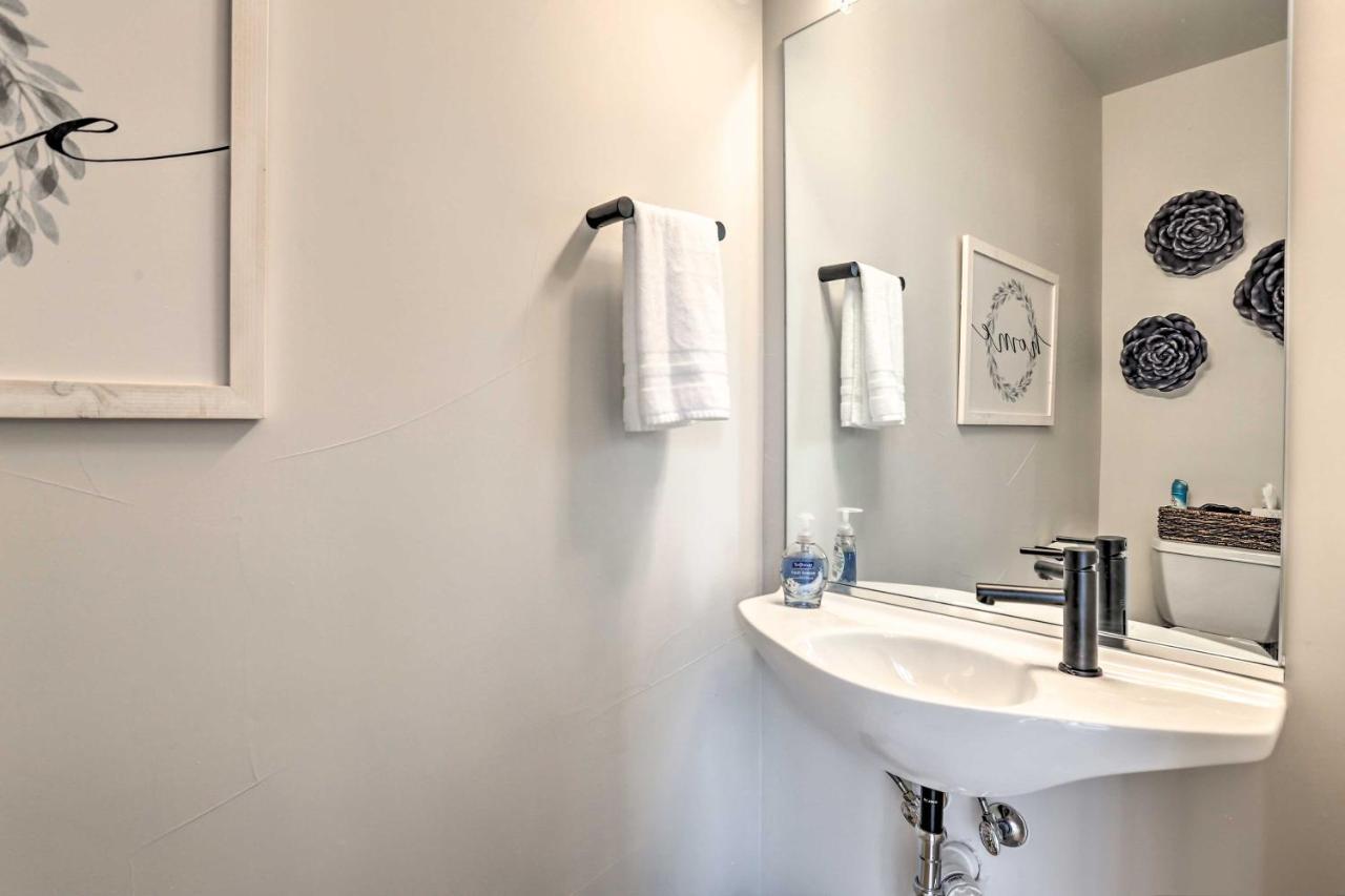 Trendy Denver Townhome - Walk To Mile High Stadium Экстерьер фото
